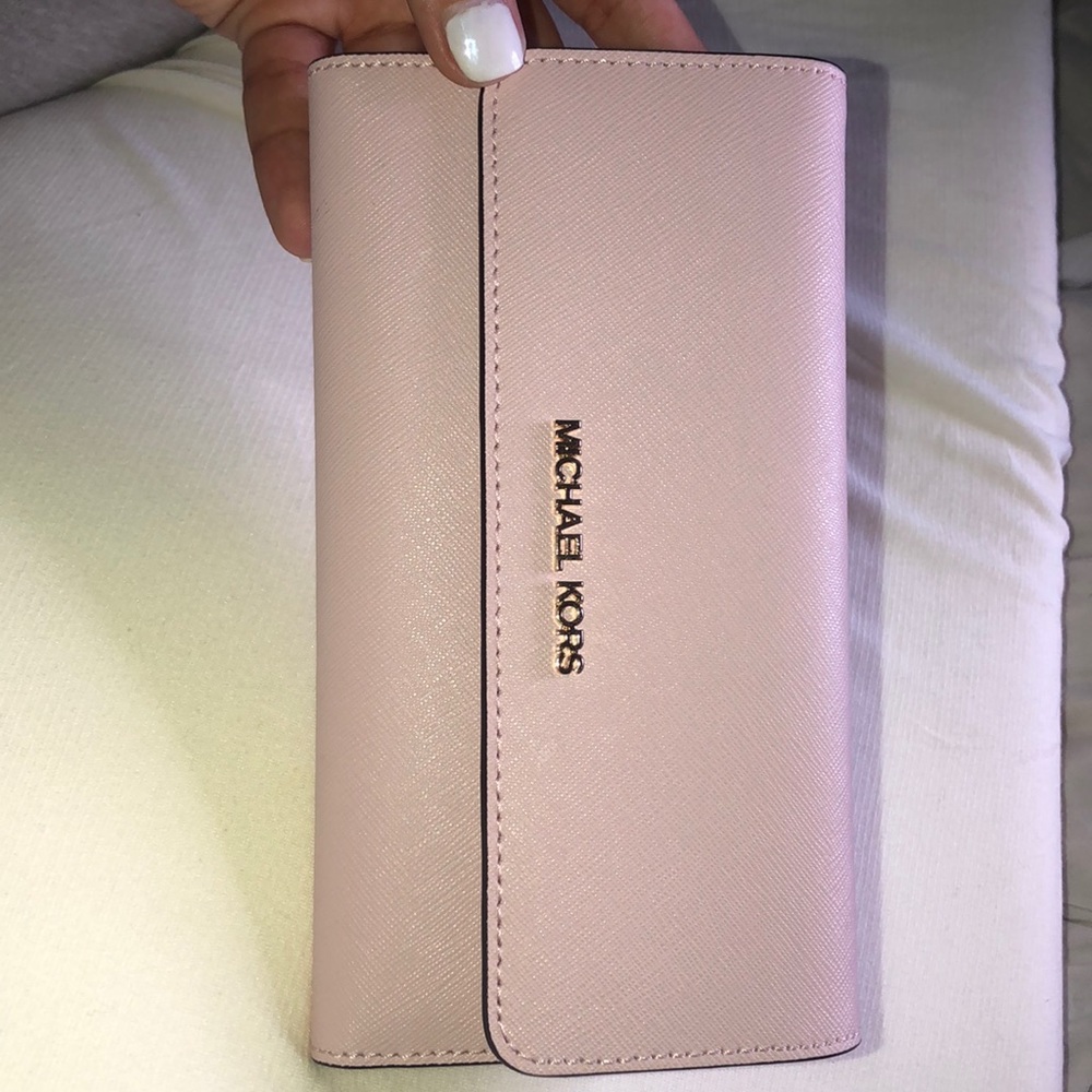 Pastel Pink Micheal Kors Wallet 🎀